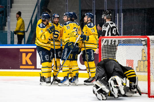 Södertäljes spelare jublar