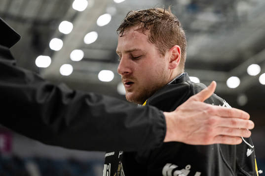 AIKs målvakt Antoine Bibeau har ont