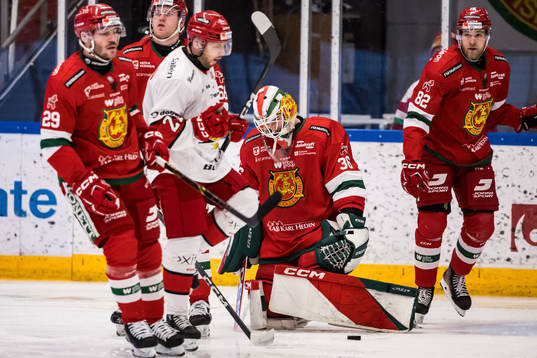Moras målvakt Waltteri Ignatjew deppar