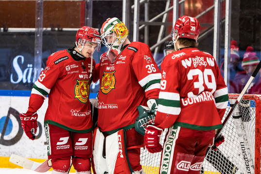 Moras Chad Yetman och Moras målvakt Waltteri Ignatjew