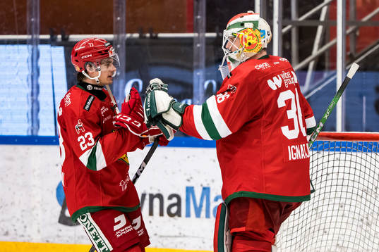 Moras Chad Yetman och Moras målvakt Waltteri Ignatjew