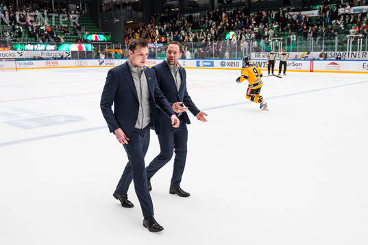 Rögles assisterande tränare Max Bohlin och tränare Roger