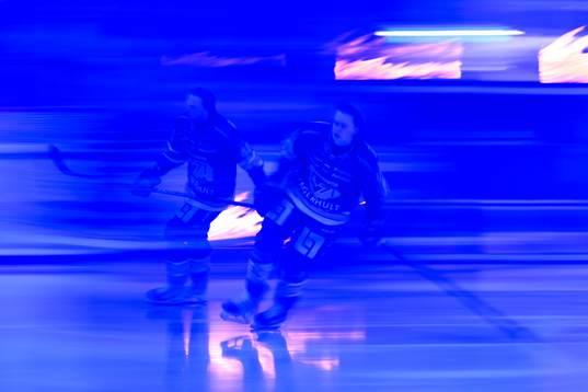 HV71s spelare gör entré