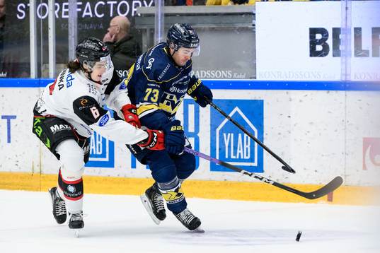 Malmö Redhawks Dominik Badinka och HV71s Nicholas Shore