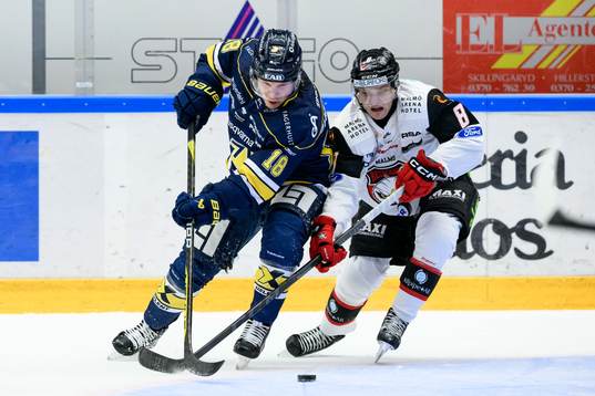 HV71s Kalle Maalahti och Malmö Redhawks Johan Olofsson