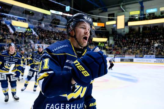 HV71s Simon Önerud jublar