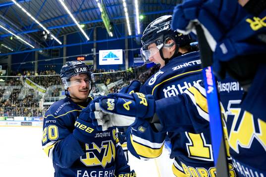 HV71s André Petersson jublar