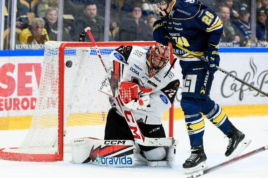 HV71s André Petersson och Malmö Redhawks Daniel Marmenlind