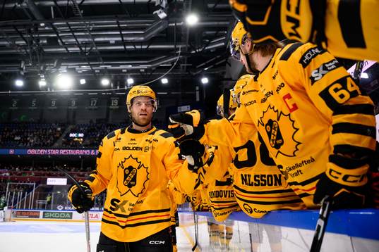 Skellefteås Oscar Lindberg jublar 0-2
