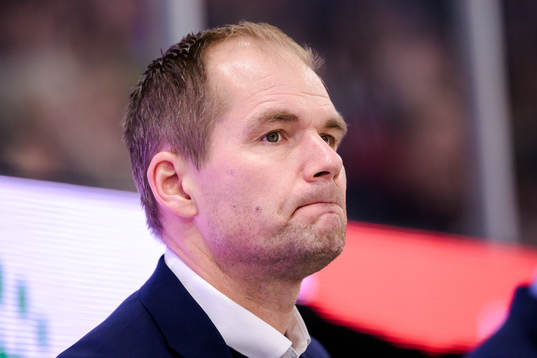 Färjestads tränare Thomas Mitell deppar