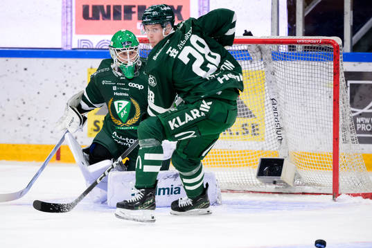 Färjestads målvakt Victor Brattström och Mattias