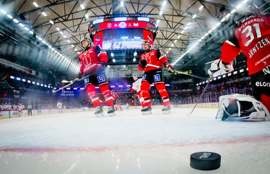 Örebros Axel Sundberg, Philip Holm och målvakt Jonas