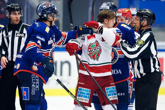 Växjös Keegan Lowe och MoDos Mikkel Aagaard