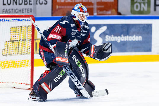 Linköpings målvakt Jesper Myrenberg på uppvärmningen