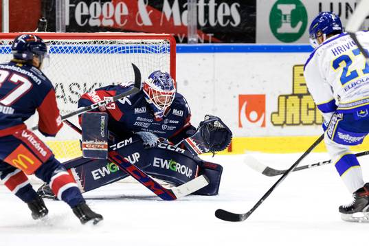 Linköpings målvakt Marcus Högberg släpper in 0-2 målet