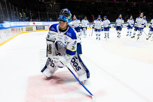 Leksands målvakt Filip Larsson jublar