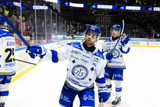 Leksands Oskar Lang jublar