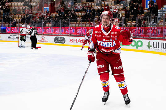 Timrås Jonathan Dahlén jublar