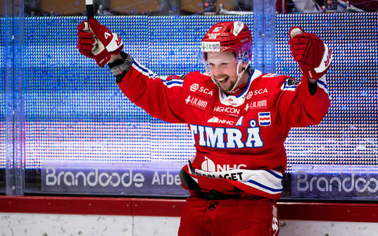 Timrås Jonathan Dahlén jublar