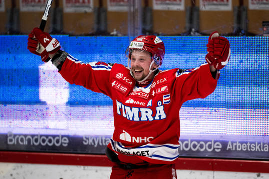 Timrås Jonathan Dahlén jublar