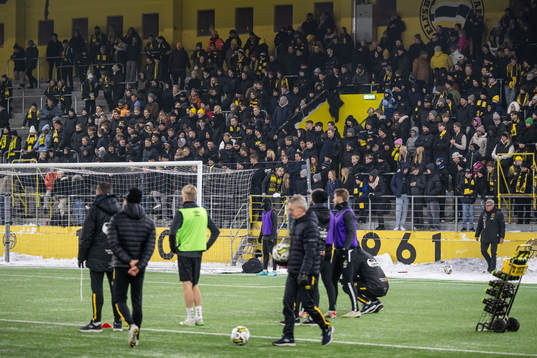 Supportrar på läktaren