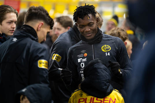 Jalal Abdullai minglar med supportrar
