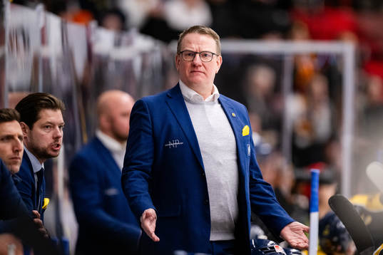 Södertäljes tränare Magnus Bogren reagerar