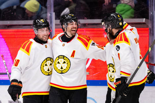 Brynäs Johan Larsson, Anton Rödin jublar och Jordie Benn