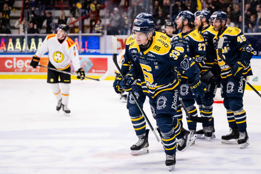 Södertäljes Filiph Engsund jublar