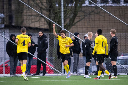 Mjällbys Colin Rösler jublar