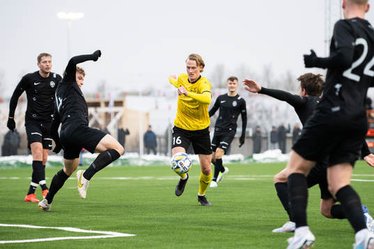 Landskronas Gustaf Bruzeliusoch Mjällbys Alexander