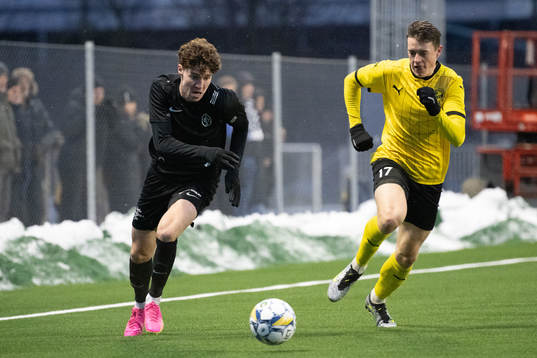 Landskronas Samuel Burakowsky och Mjällbys Elliot Stroud