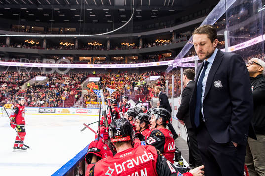 Malmö Redhawks tränare Tomas Kollar deppar