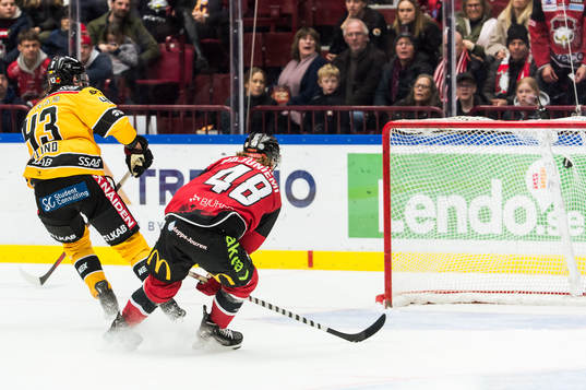 Luleås Oscar Eklind sätter 0-4