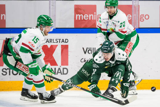 Färjestads Joakim Nygård  i en kamp mot Rögles Simon