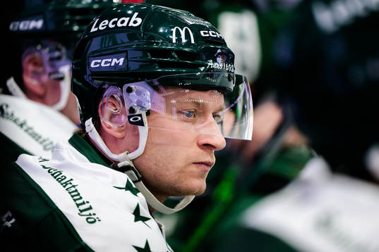 Färjestads Marcus Nilsson på bänken