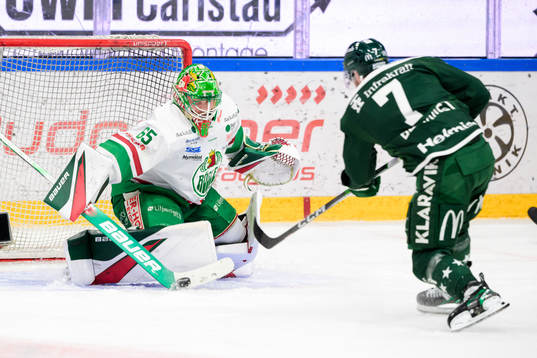 Rögles målvakt Christoffer Rifalk och Färjestads Axel