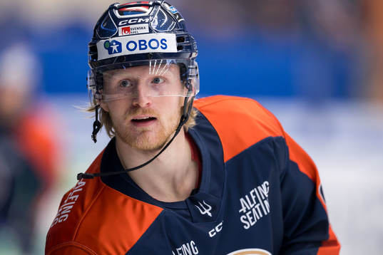 Växjös Joachim Blichfeld värmer upp före