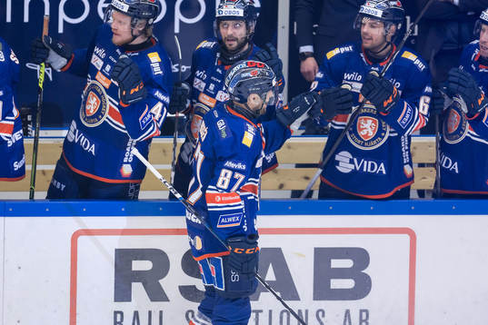 Växjös Robert Rosén jublar