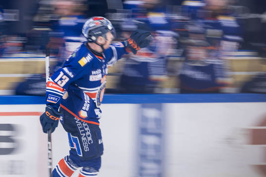 Växjös Dylan McLaughlin jublar