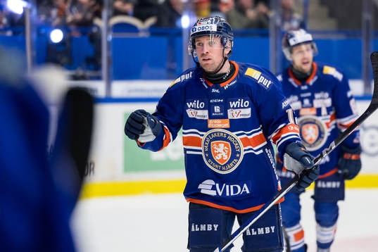 Växjös Dylan McLaughlin jublar