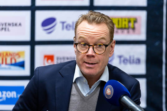 Örebros tränare Niklas Eriksson på presskonferens