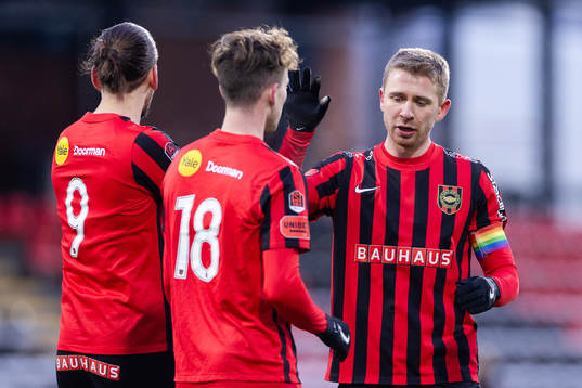 Brommapojkarnas Alexander Johansson , Nikola Vasic och