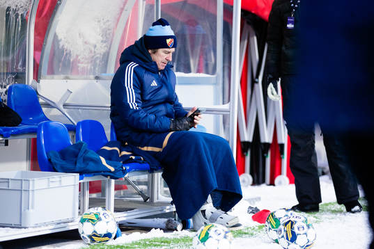 Djurgårdens tränare Thomas Lagerlöf med en fotortos