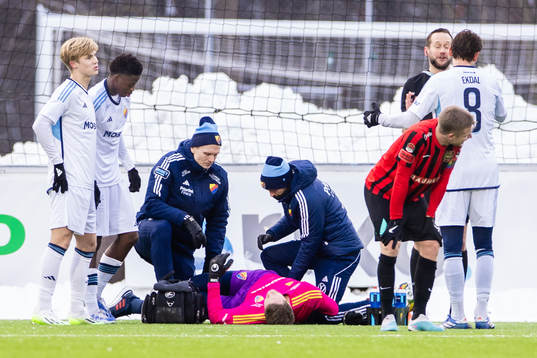Djurgårdens målvakt Malkolm Nilsson Säfqvist har ont