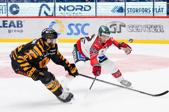 Skellefteås Petter Granberg och Frölundas Linus Nässen