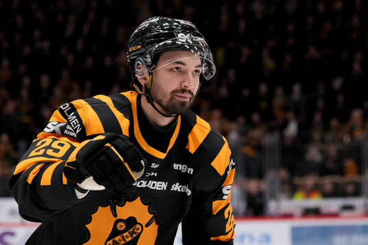 Skellefteås Dylan Sikura jublar