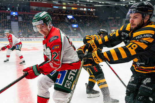 Frölundas Jere Innala och Skellefteås Martins Dzierkals
