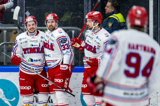 Timrås Albin Lundin jublar