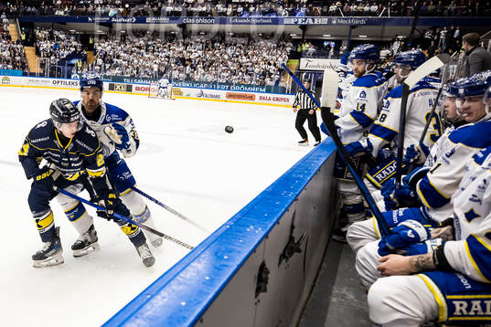 HV71s Oscar Fisker Molgaard och Leksands Eddie Larsson